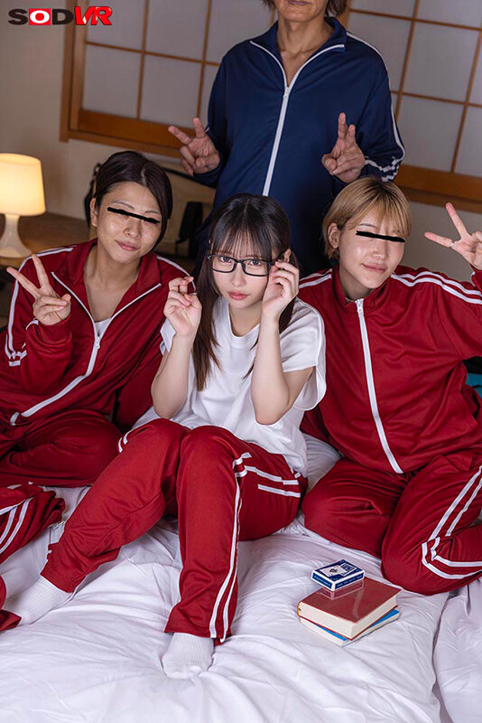 【VR】【8K】修○旅行の夜…地味メガネ同級生の布団に潜り込み強引夜○い!抵抗するも密着ピストンビショビショ濡れ快楽堕ち性交 松井日奈子 画像4