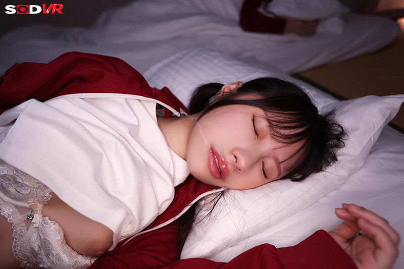 【VR】【8K】修○旅行の夜…地味メガネ同級生の布団に潜り込み強引夜○い!抵抗するも密着ピストンビショビショ濡れ快楽堕ち性交 松井日奈子 画像5