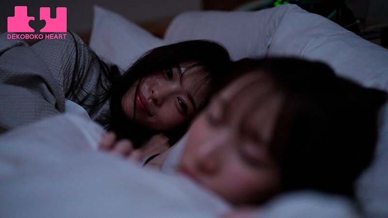 お互いに彼氏持ちだけど女の子相手なら浮気にならないよね?友達同士だったけどキスで一気に距離が縮まって一夜限りのレズビアンになる瞬間 瀬戸ひなこ 白石もも 画像14