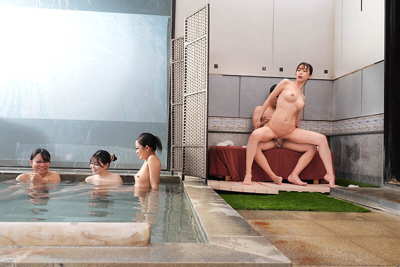 「おちんちん大きくさせてごめんね」小さいから大丈夫だろうと女湯に一緒に入った甥っ子がおっぱいだらけの状況にフル勃起!慌てた叔母さんがこっそり抜いてくれましたVOL.4 画像6