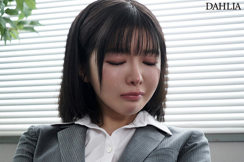 退職代行の実績No1の善場さんが、ブラック企業から罵倒されまくり号泣失禁お漏らしピストンで涙目でチ○ポ懇願することになりました。 善場まみ 画像3