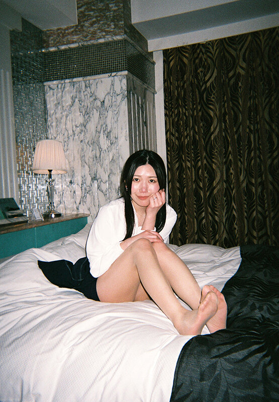 会社の飲み会で酔いつぶれた同じ部署の戸川なみさんをラブホで休ませたら酔った勢いで襲われて少し寝たら正気に戻ったけどSEXの気持ち良さが忘れられず翌朝まで何度も精飲と中出しをした 画像1