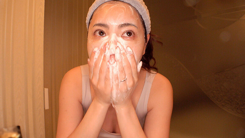 出張と嘘をついて会ってくれたバリキャリOL吉澤友貴とミッドナイトW不倫で夜から朝にかけて精飲と中出しを何度もしてお泊りすっぴん美人を独り占めした 画像13