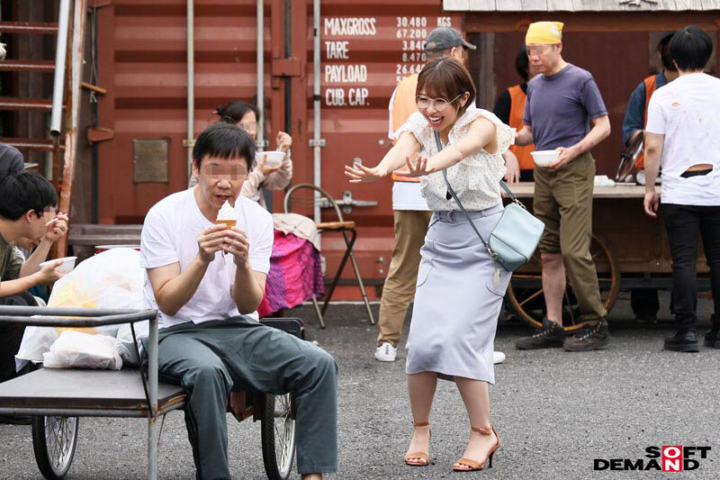 時間を止められる女は実在した! 真面目すぎる地味OLはくっさいチ×ポが大好きだった!特殊性癖ザーメン搾取後、おしっこマーキング!編 宍戸里帆 画像4