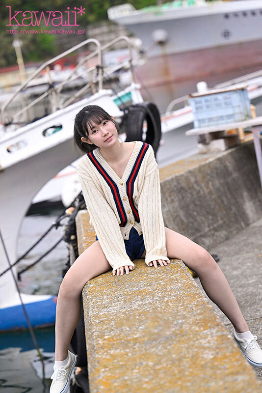 このシャイなヒロインにグチャグチャにぶっかけます。 谷村凪咲 画像1