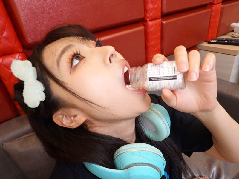 立ちんぼ地雷系おしっこ飲ませ風呂キャン界隈!汚臭ケツ穴おま●こを舐められ、アヘ顔尿射イキ飲尿クンニSEX! 皆月ひかる 画像16