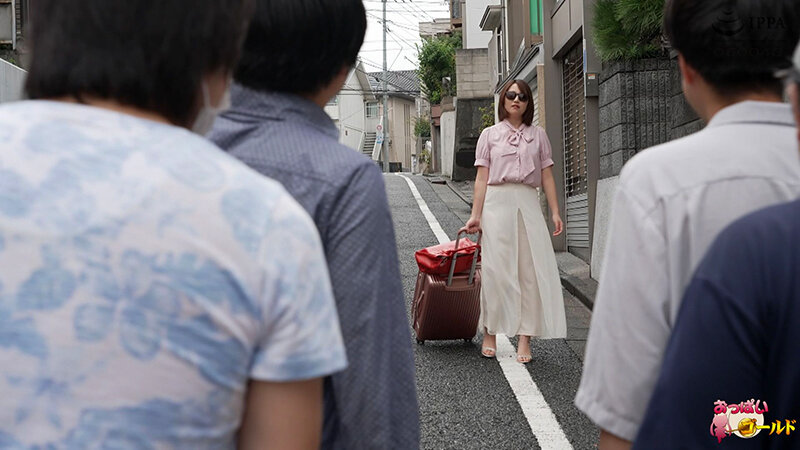 最優秀女優賞にまで輝いたあずは○倫問題でエロい噂が収まらず、地元に帰って来て、幼馴染に何度も中出しされ、全裸巨乳でドスケベを磨きまくった! 天月あず 画像2