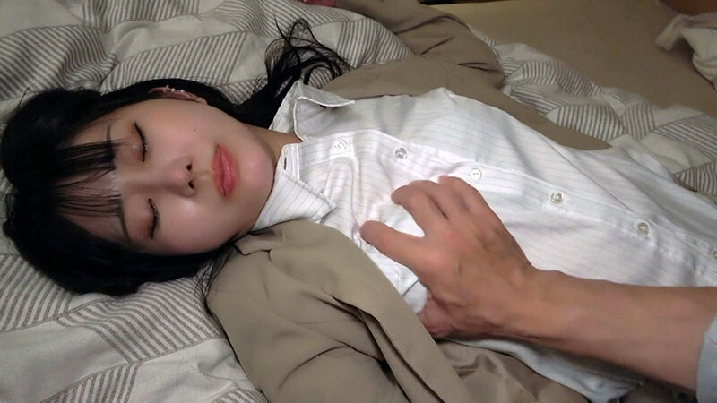 セクハラ老害ジジイの動画コレクション!感じたく無いのに感じてしまう色白スレンダー女性社員! 画像2