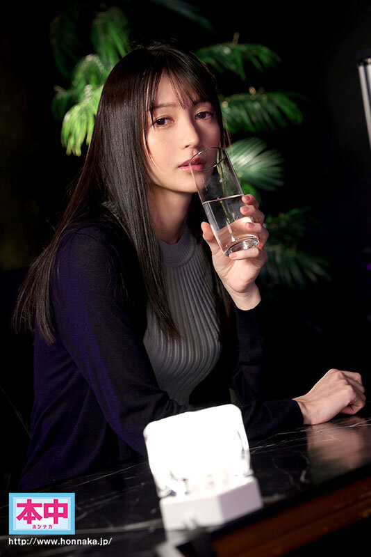 【VR】初めて行ったハプバーで出会ったきれいなお姉さんと 幸村泉希 画像3