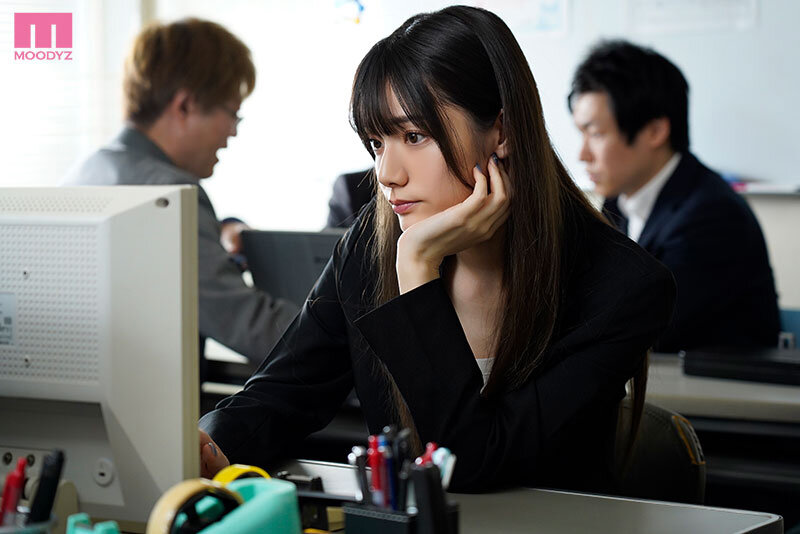 新型媚薬でキメセク洗脳美脚ガクブル気高き女捜査官レナ ポルチオ直撃媚薬で理性が吹き飛ぶほどイカされ続けた痙攣・監禁72時間 宮下玲奈 画像1