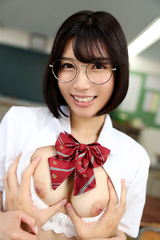 【VR】絶対に彼氏がいないランキング1位の地味陰キャ女子の宮城さんがボクの亀頭から金玉まで舐め尽くすベタ惚れフェラ求愛 画像10