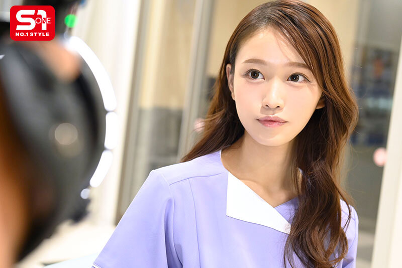 強靭な射精依存の暴走チ●ポ達を手厚く受け入れ身体を張った全力健診サポートでトロけるような快感射精へ誘う現役看護師 桜みお 画像1