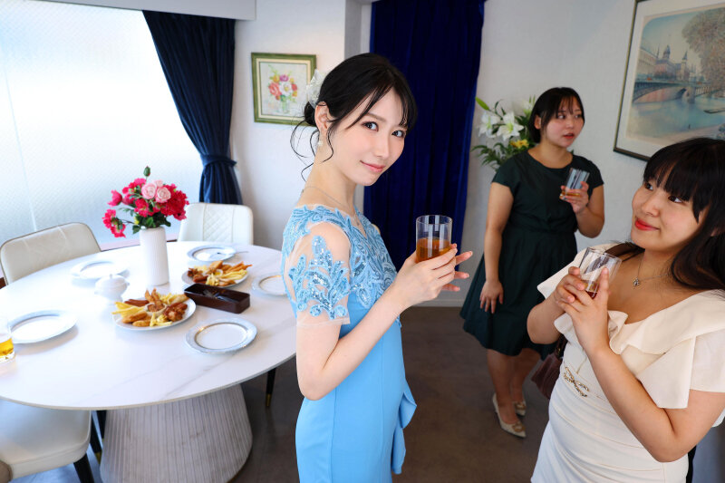 【VR】【8K】同窓会で再会した元カノと離れた数年を確かめ合う……情熱的にカラダを重ねるワンナイトSEX りお 画像2