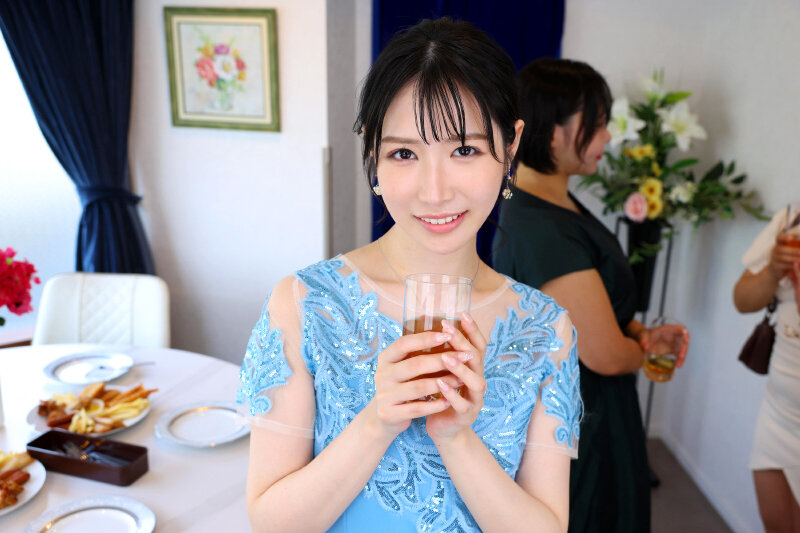 【VR】【8K】同窓会で再会した元カノと離れた数年を確かめ合う……情熱的にカラダを重ねるワンナイトSEX りお 画像3